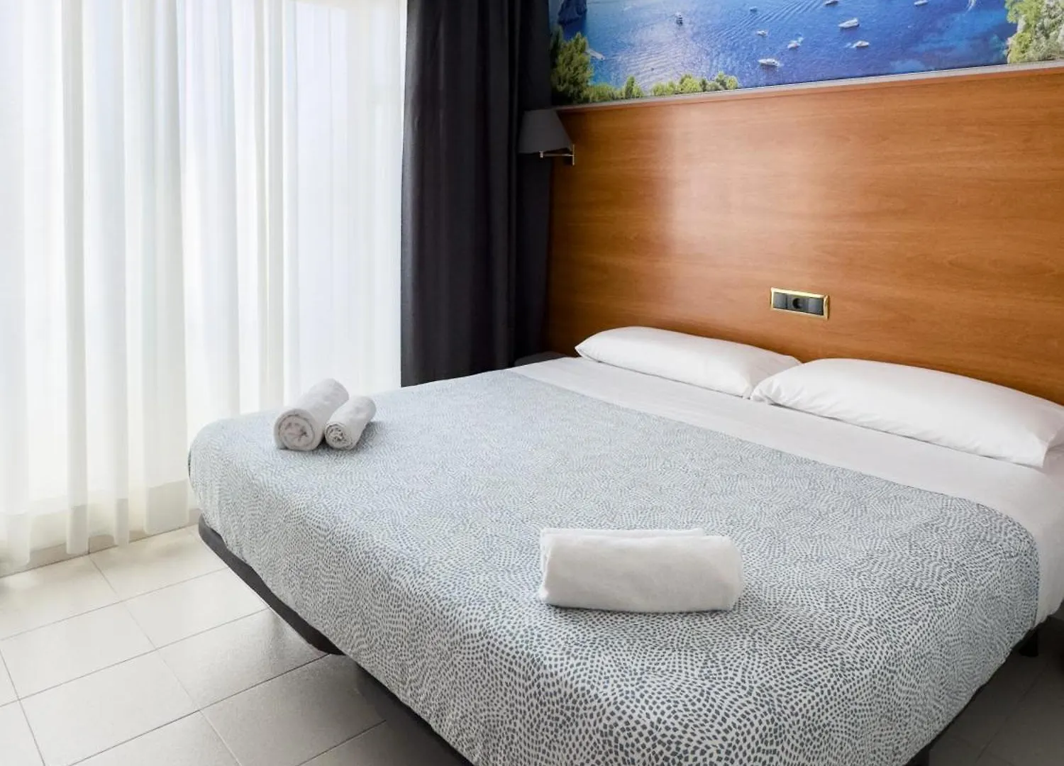 Hotel Maremagnum 滨海略雷特