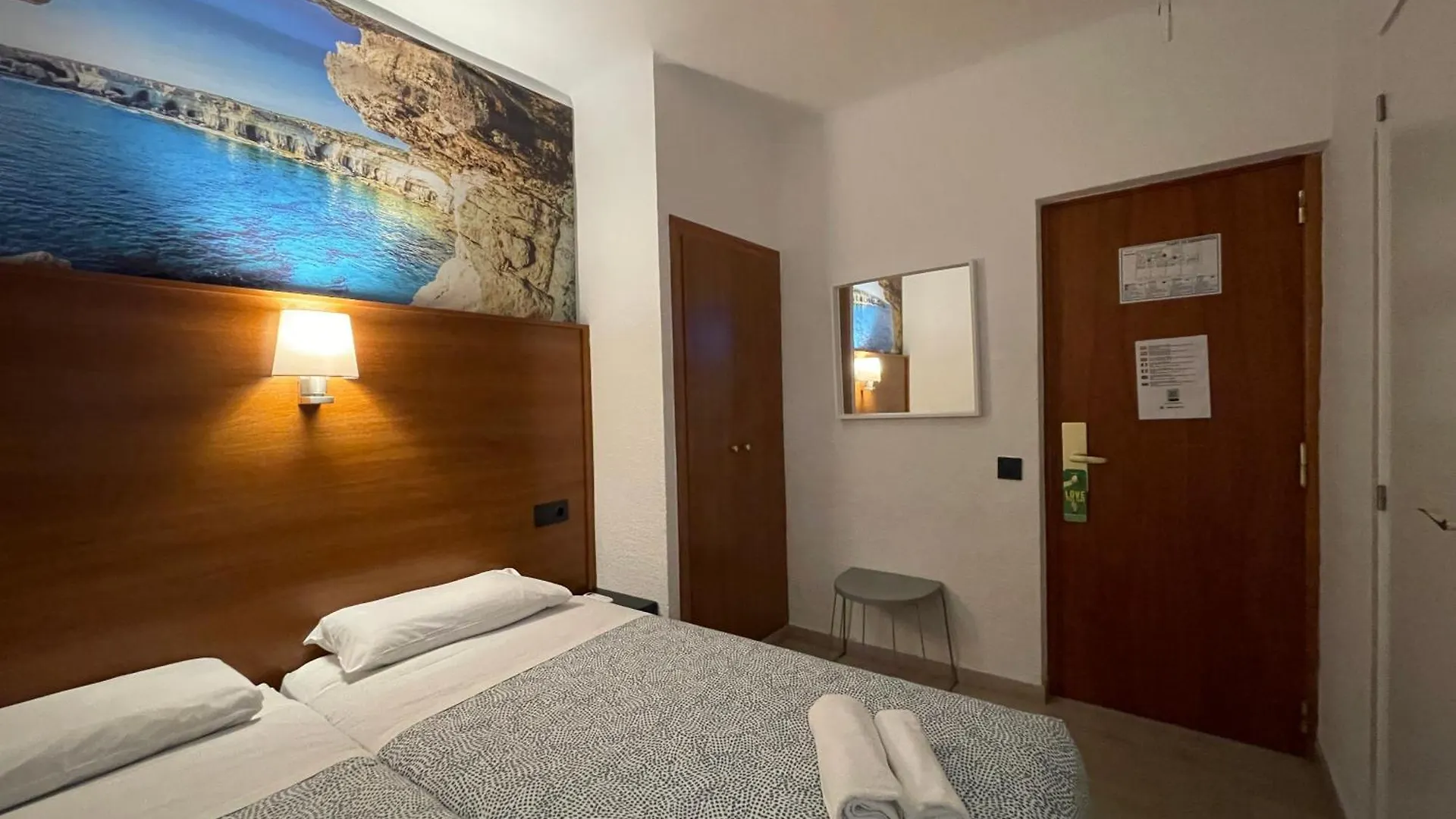 Hotel Maremagnum 滨海略雷特